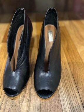 Size 10 - Halogen Hakatrina Black Women's Peep-Toe Leather Booties